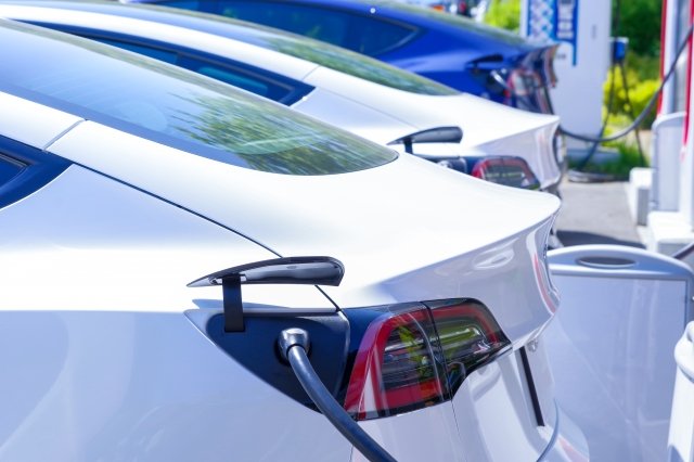 【2026年版】EV充電器設置で駐車場収益は変わる？最新トレンドと導入のメリット